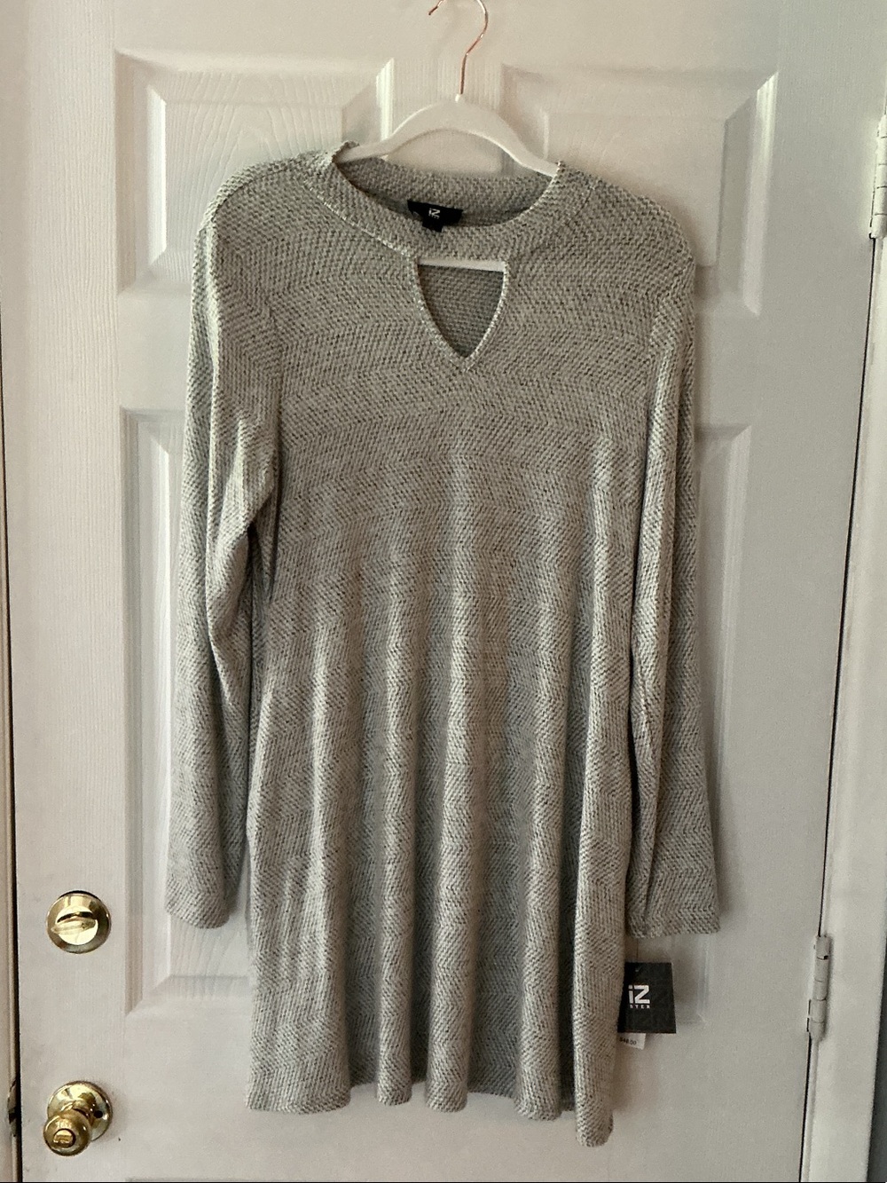 Women's Gray Long-Sleeve Knit Tunic Dress with Keyhole Detail